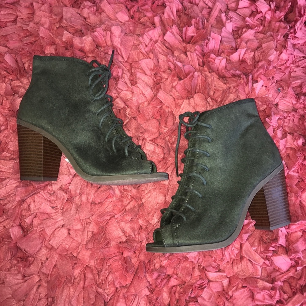 Charlotte Russe covered peep toe wedges - Picture 2 of 3